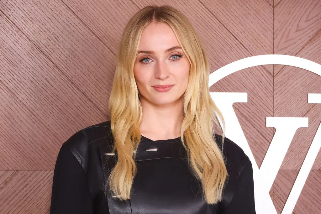 tomb raider sophie turner