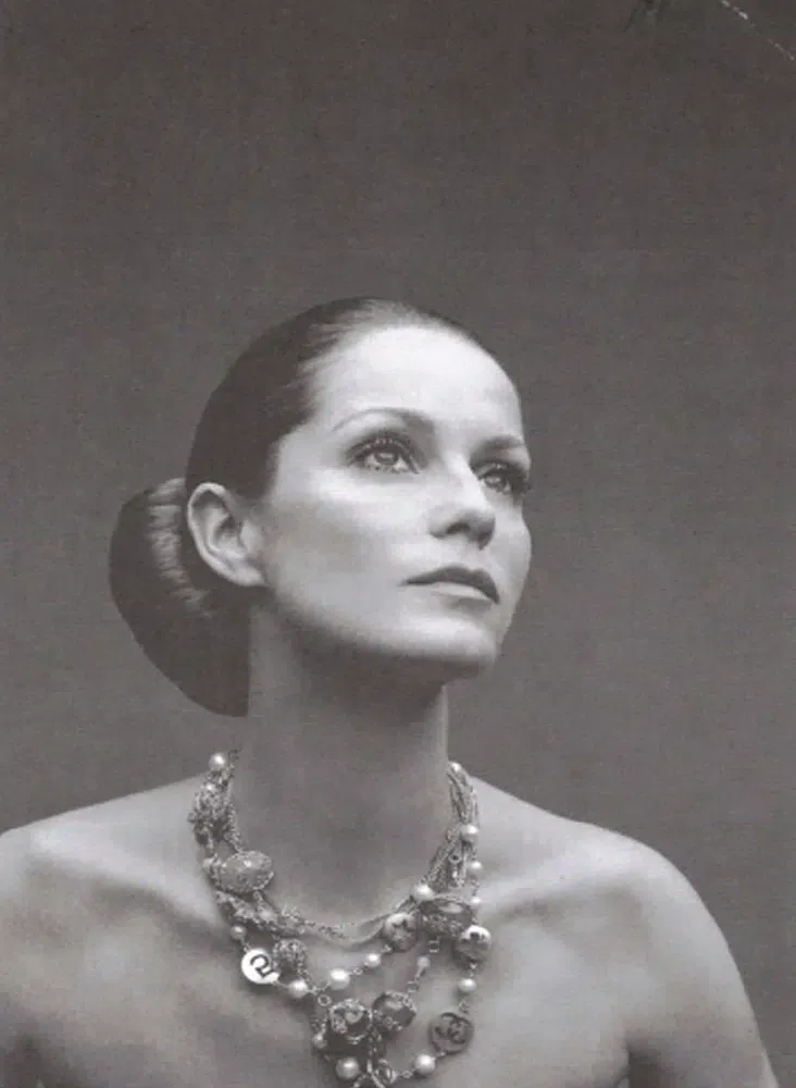 esther schweins — AT news