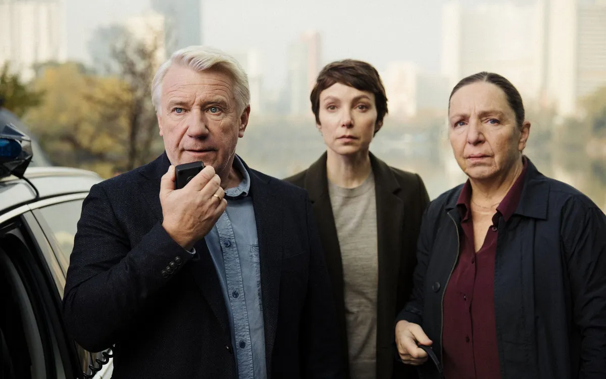 julia koschitz — AT news